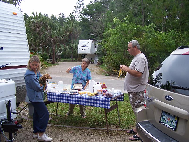 100_6835.JPG - Group breakfast.