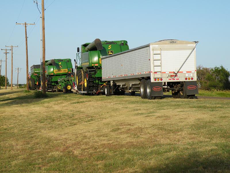 DSCF0116.jpg - A traveling harvesting crew was staying here.