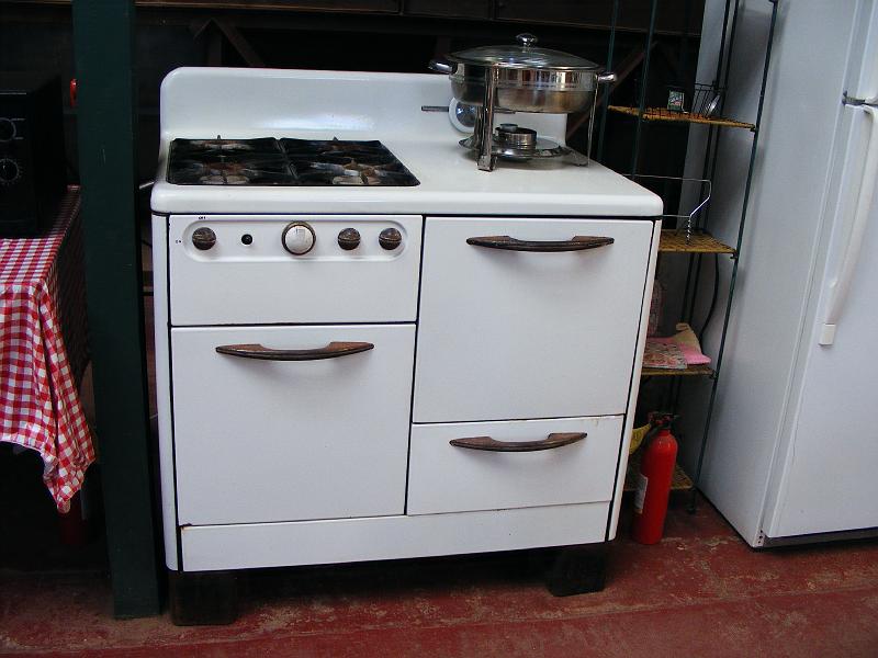 DSCF4075.jpg - An old gas stove.