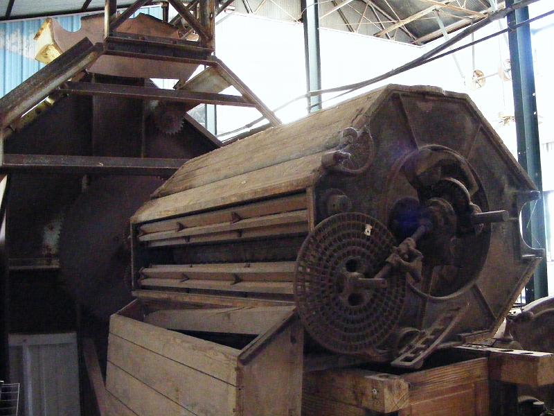 DSCF4079.jpg - A ginning machine?